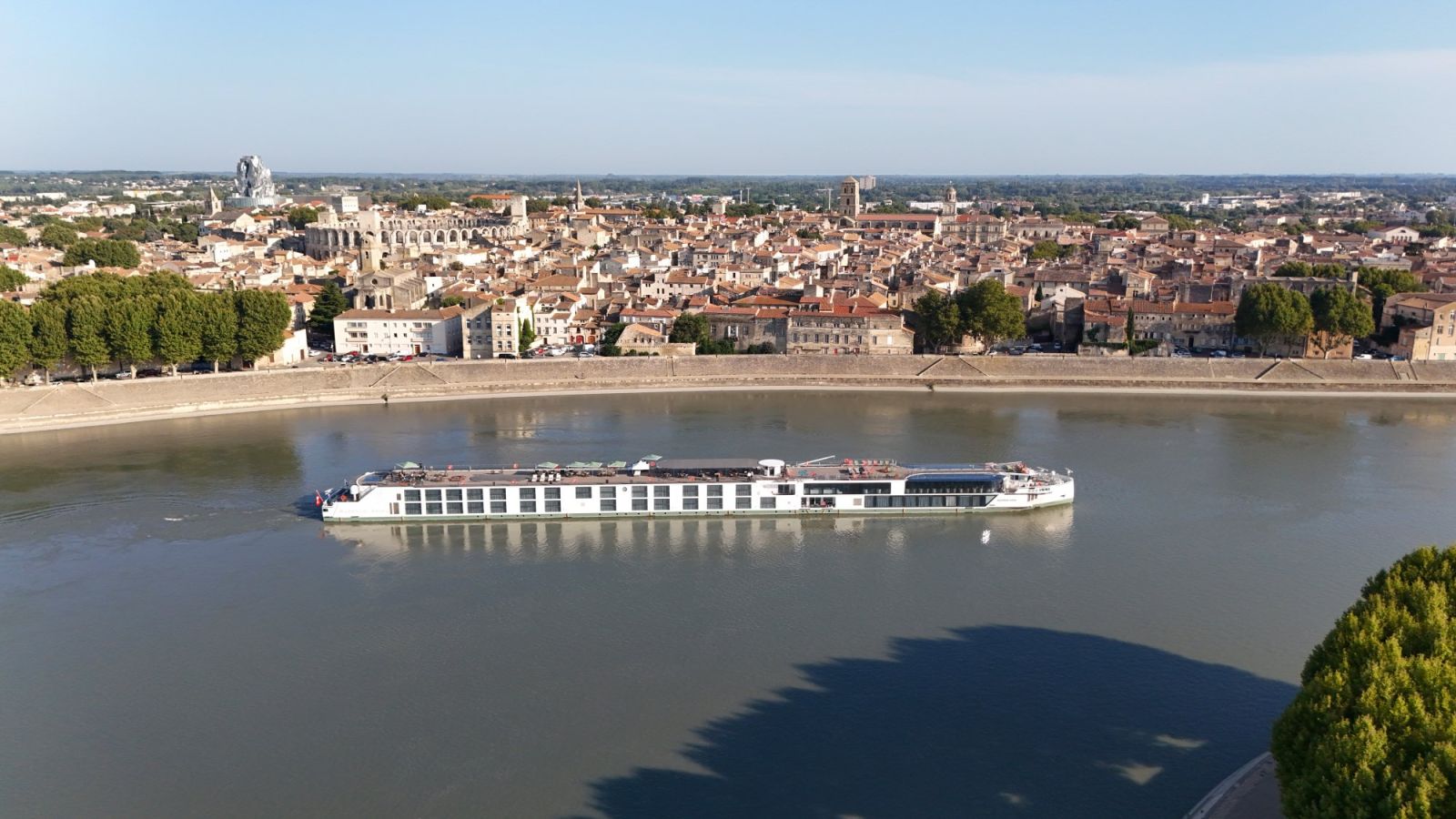 Riverside Ravel Arles